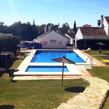 Townhouse In Nueva Andalucia شقة